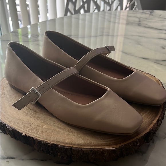 Shoes - Elegant Women's Tan Mary Jane Flats